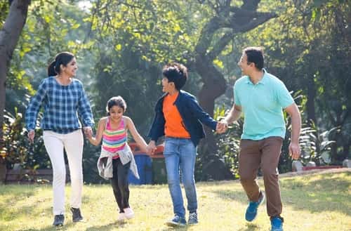 5 Best Family Outdoor Games for Mixed-age Groups